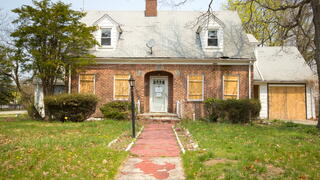 Photo of abandoned house